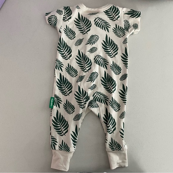 2/$20 Parade Organics Bodysuit (0-3 months) - Picture 2 of 3